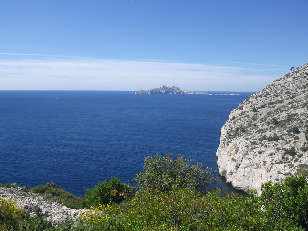 Pointe du Figuier : la Pointe du Figuier à droite, vue à proximité du Rempart