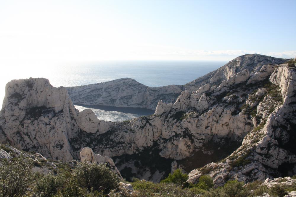 Crêt de St-Michel : l'Aiguille de Sugiton à gauche, le profil du Crêt de St-Michel de gauche à droite