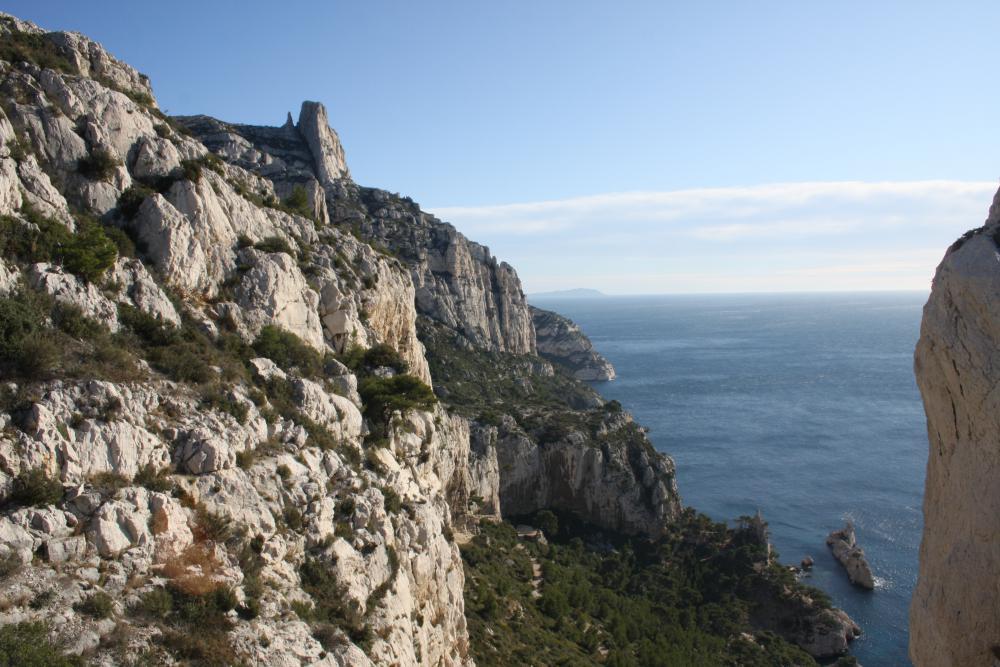 la Grande Candelle : la Falaise des Toits chute dans le Vallon de Sugiton, la Grande Candelle et son Candelon dominent le tout