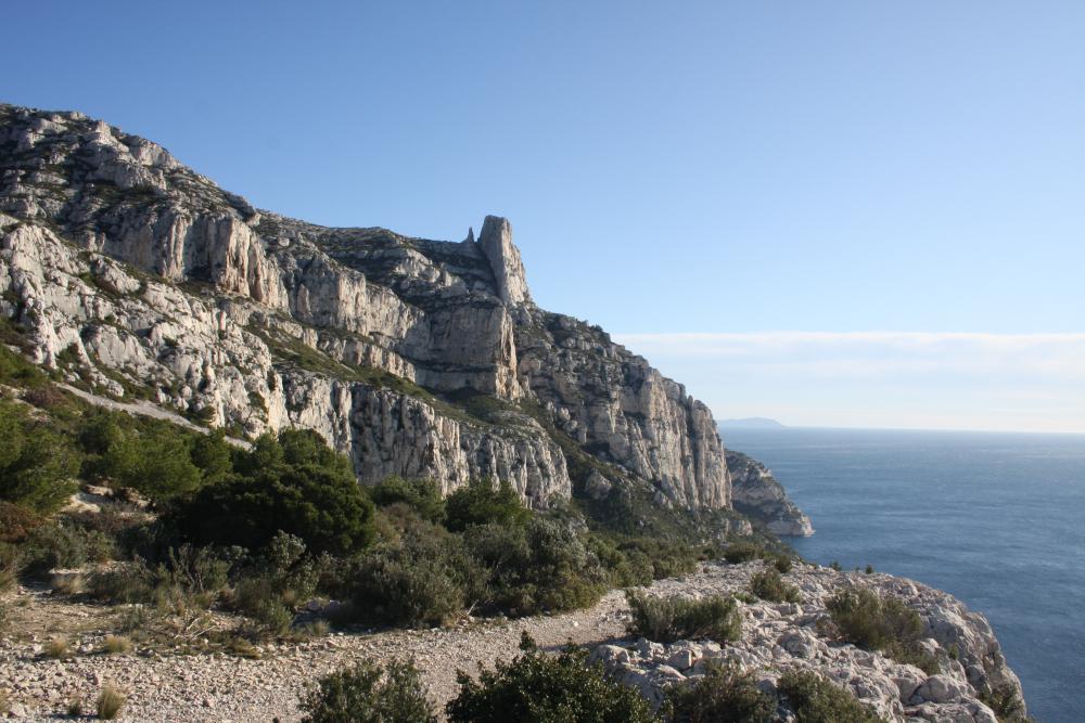 la Grande Candelle : la Grande Candelle et son Candelon en haut, vus depuis le plateau de la Falaise des Toits