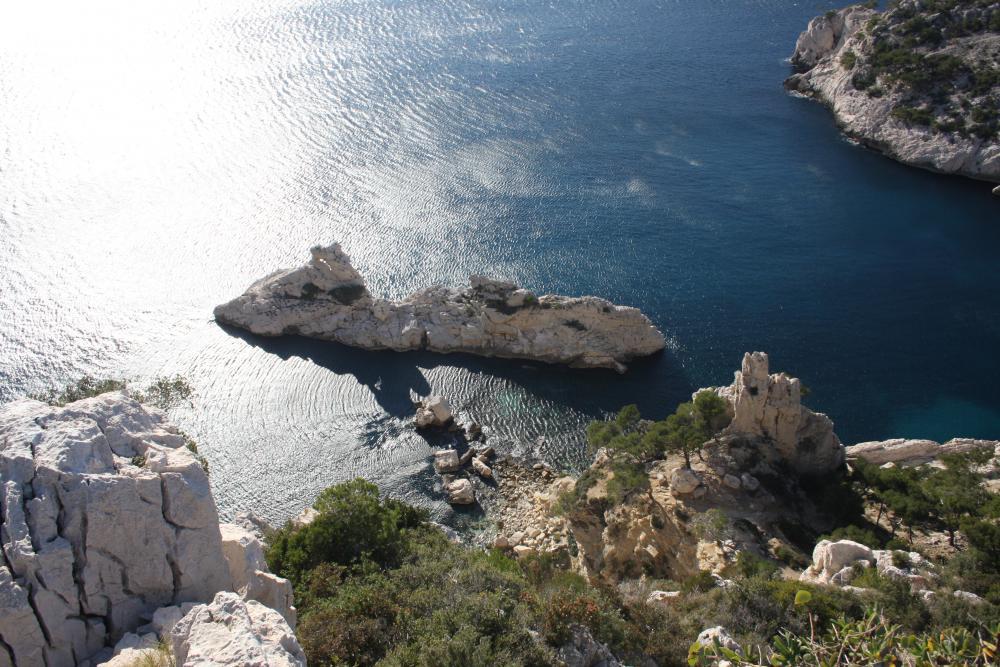 le Torpilleur : le Torpilleur vu du dessus des Calanques des Pierres des Pierres Tombées