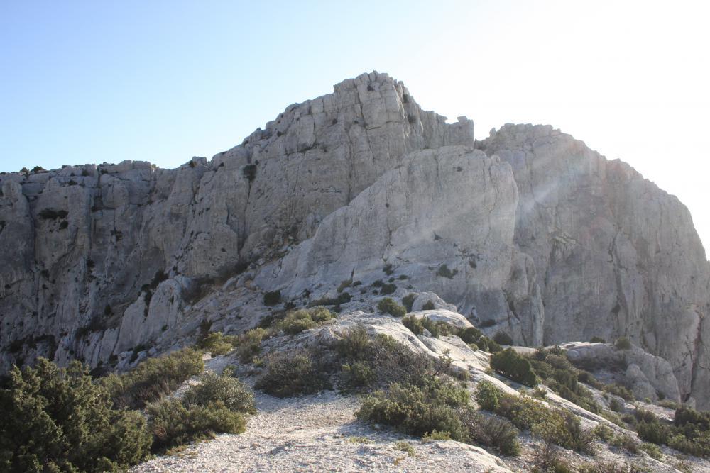 Col de la Candelle : vue près du Col de la Candelle : les profils des faces Nord du Candelon, en premier plan, et de la Grande Candelle derrière