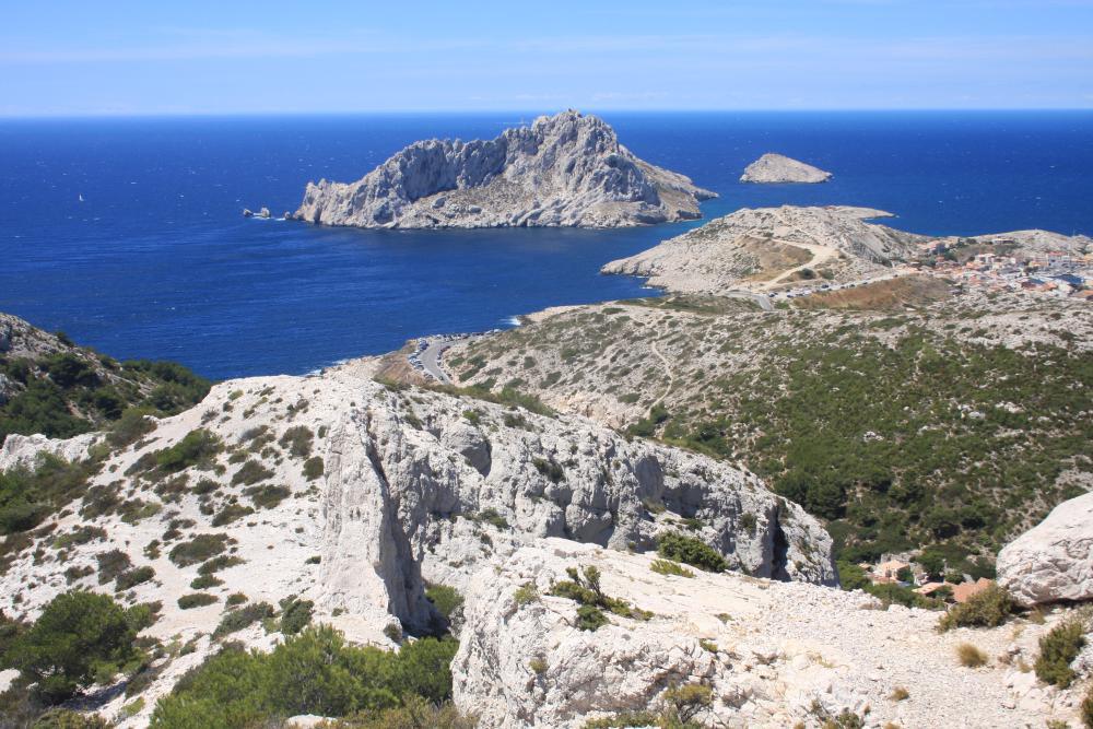 Île Tiboulen de Maïre : le Rocher des Goudes dans le dos, vue sur l'Île Maïre et son Tiboulen