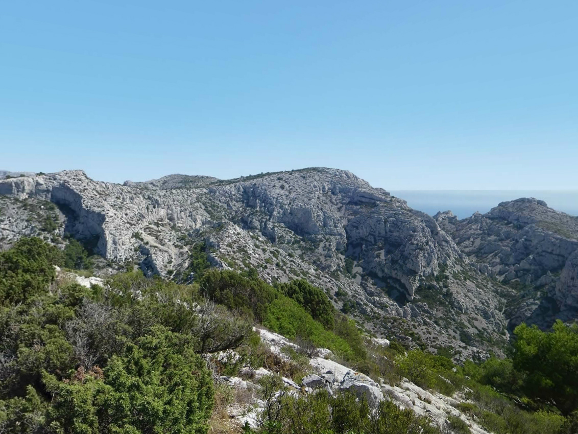 Plateau de l'Homme Mort ou Plan de Coulon : le Plateau de l'Homme Mort ou Plan de Coulon, son Sommet Ouest à gauche, le Malvallon Sud à droite