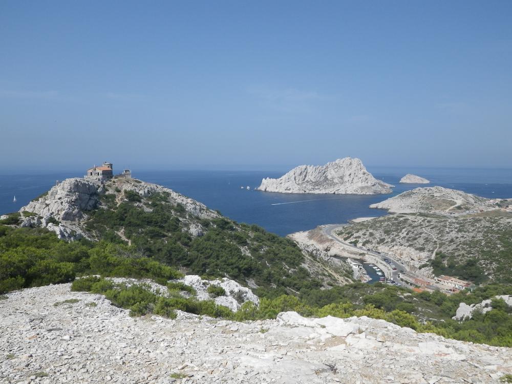 Île Tiboulen de Maïre : l'Ancien Sémaphore de Callelongue, la Calanque de Callelongue, l'Île Maïre et son Tiboulen