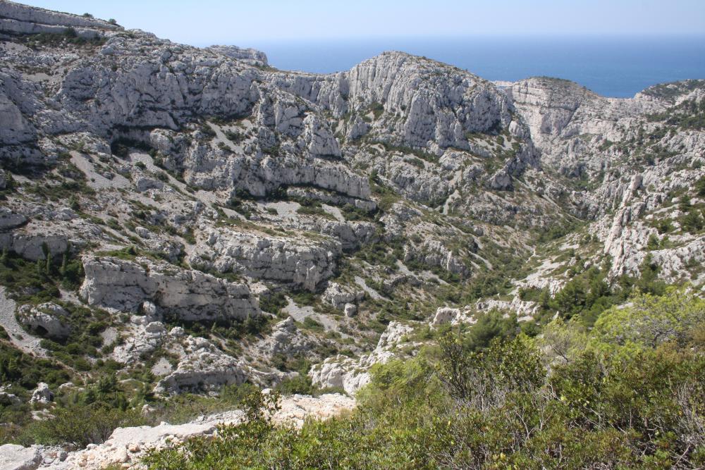 Malvallon Médian : le Malvallon Médian vu au-dessus des Trois Arches