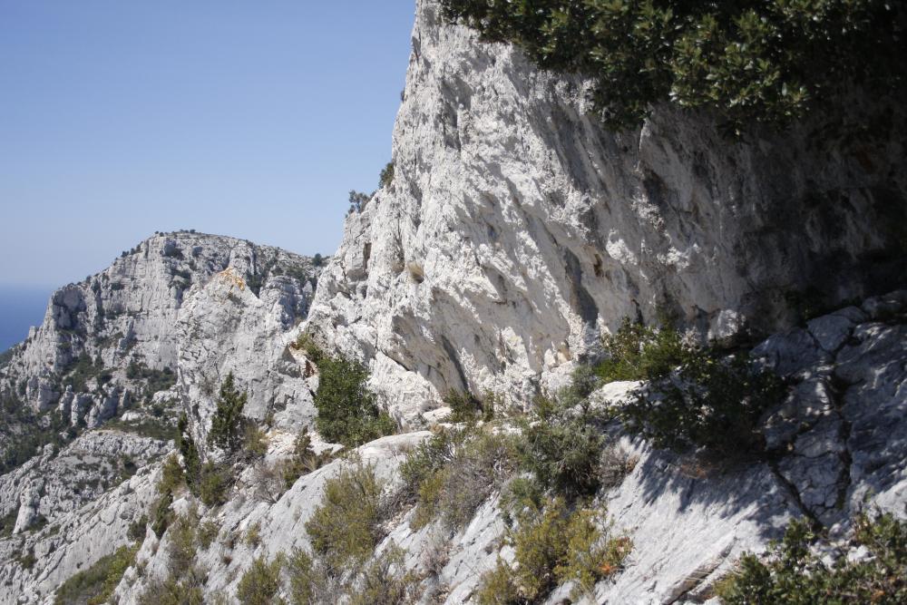 Malvallon Médian : un passage délicat en étroite corniche au Pas Supérieur du Malvallon Médian