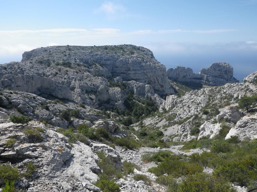 Rocher des Goudes : de gauche à droite le Rocher de St-Michel, les Lames, le Rocher des Goudes