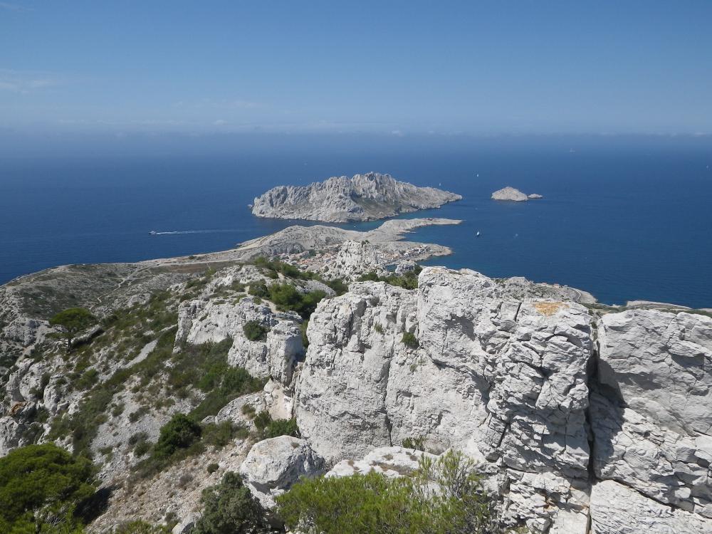 Île Maïre : l'Île Maïre et le Port des Goudes dans le viseur de la Pointe Piazza