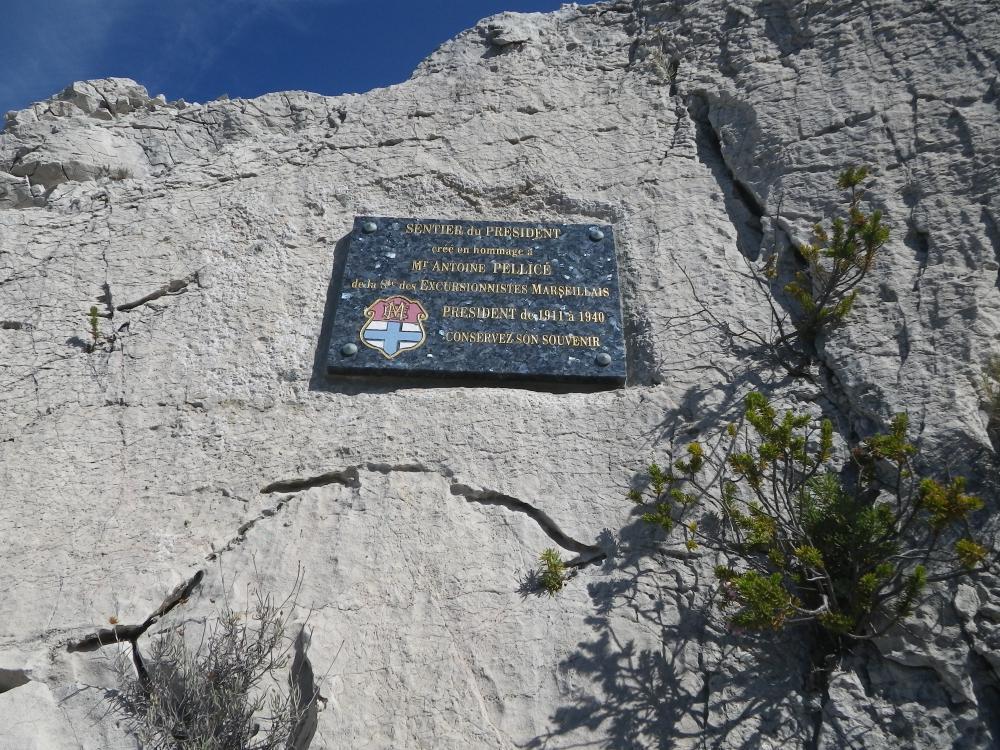 Col du Brès : la plaque commémorative du Sentier du Président au Col du Brès