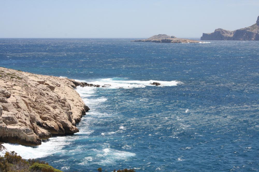 Batterie de l'Estéou de Bocque : l'Îlot de la Mounine ou "Estéou de Bocque" par temps agité