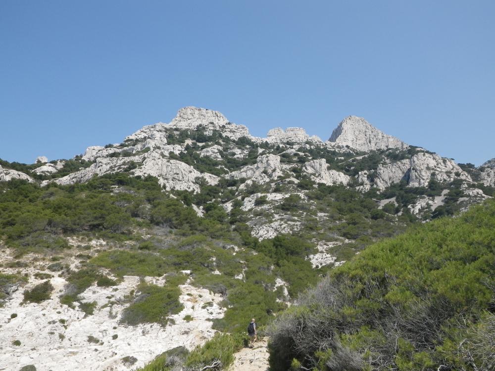 les Lames : en haut, le Rocher des Goudes, les Lames et l'Arête de la Cordée du Rocher de St-Michel vus du Vallon de la Mounine