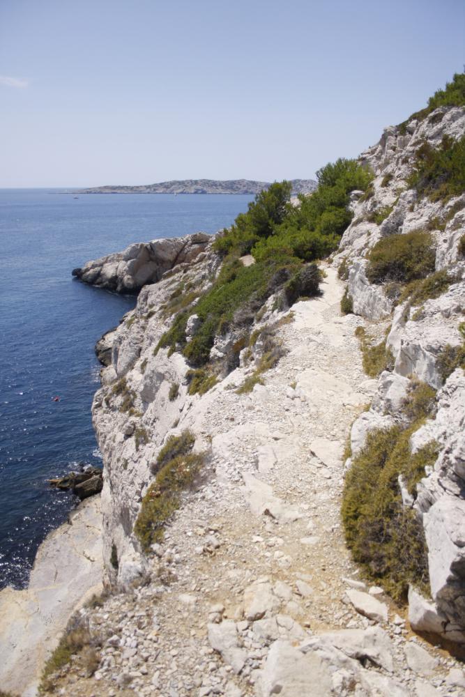 Calanque de Podestat : passage en corniche au-dessus de la Calanque de Podestat