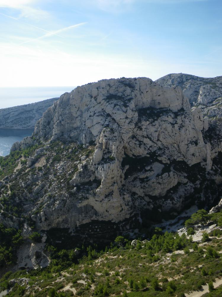 Aiguille de Sugiton : l'Aiguille de Sugiton dominant son Vallon