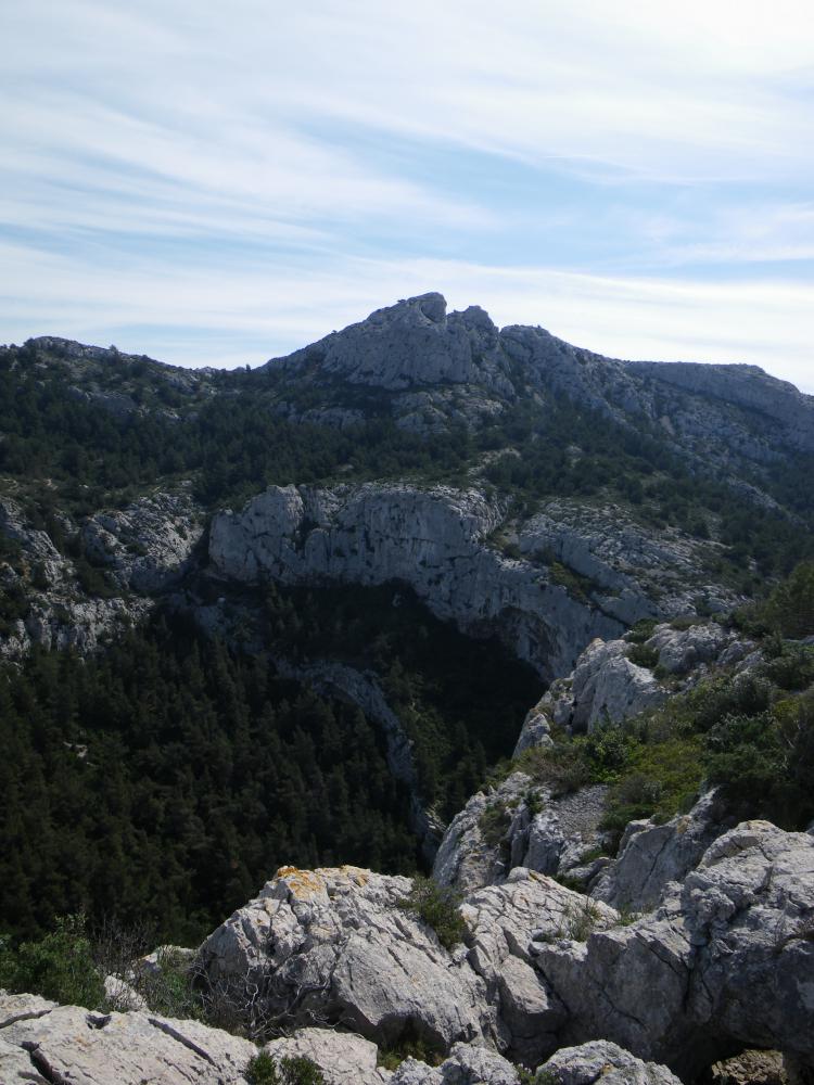 Falaise de la Grotte Rolland : vue transversale de la Falaise de la Grotte Rolland