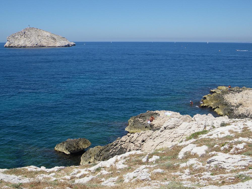 Cap Croisette : l'Île Tiboulen de Maïre à gauche, le Cap Croisette à droite