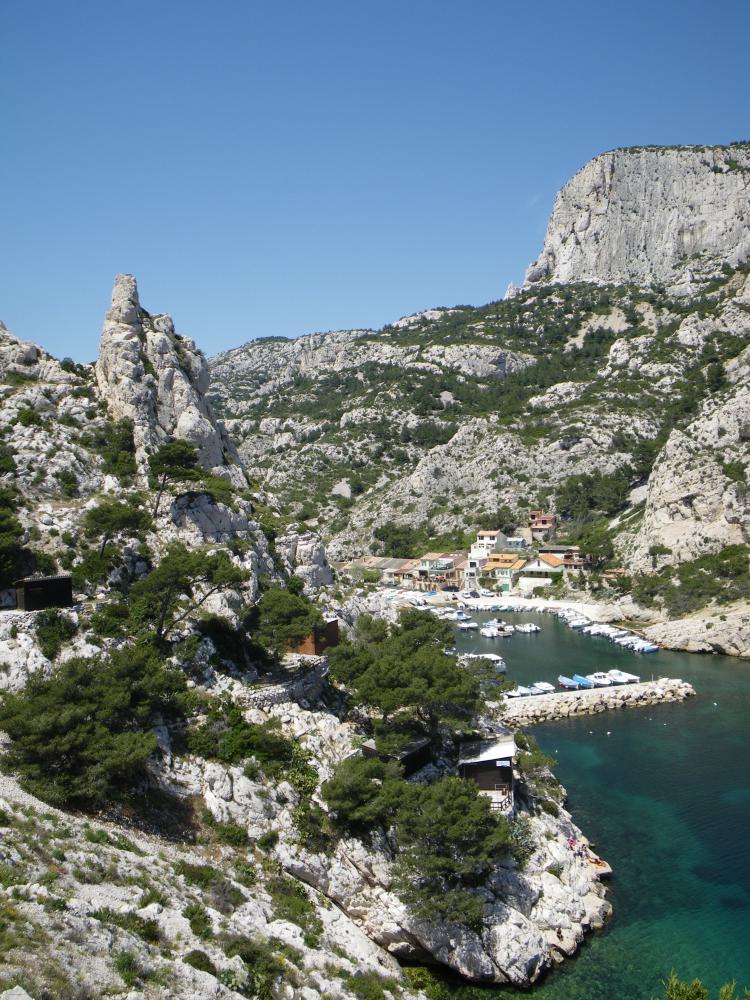 Aiguille du Sorbet : la Calanque de Morgiou, l'Aiguille du Sorbet à gauche