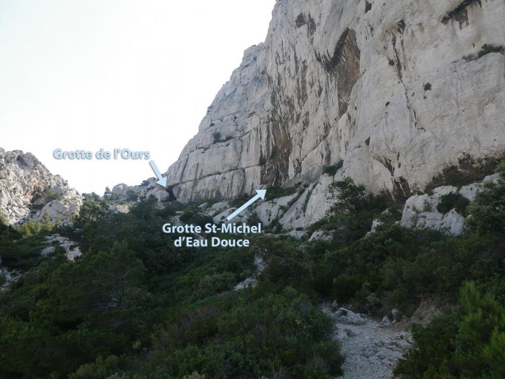 Grotte St-Michel d'Eau Douce : la face Nord-Ouest du Rocher de St-Michel, les Grottes de l'Ours et de St-Michel d'Eau Douce