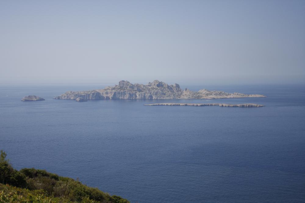 Col de Cortiou : l'Île de Riou vue du Col de Cortiou